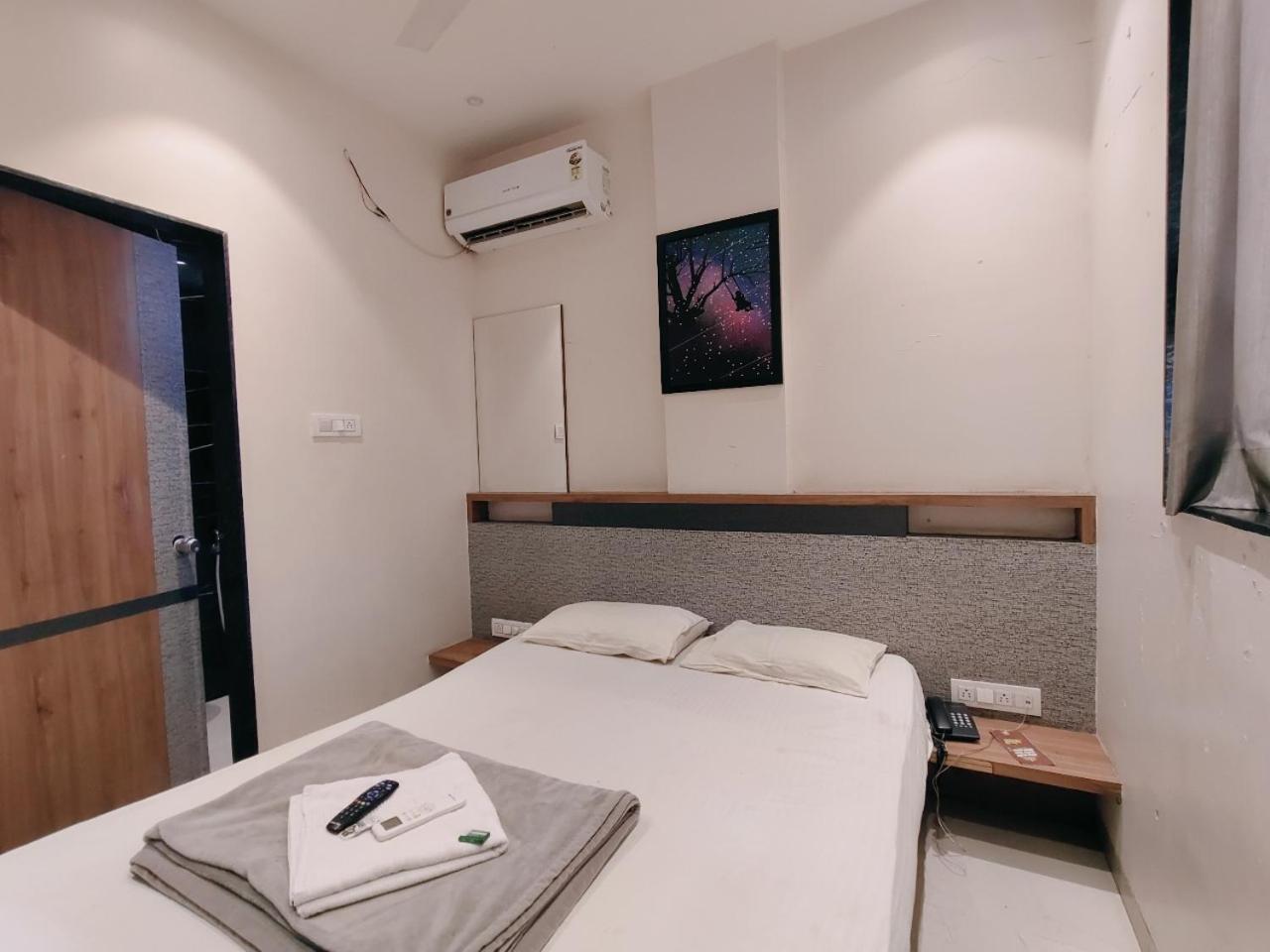 Hotel Pragati Inn Ahmednagar Dış mekan fotoğraf