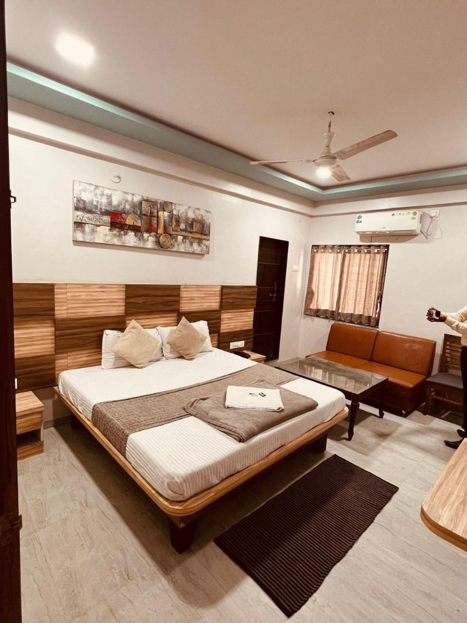 Hotel Pragati Inn Ahmednagar Dış mekan fotoğraf