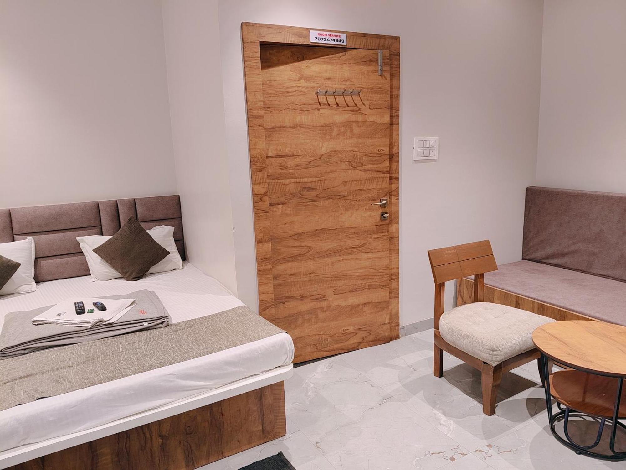 Hotel Pragati Inn Ahmednagar Dış mekan fotoğraf