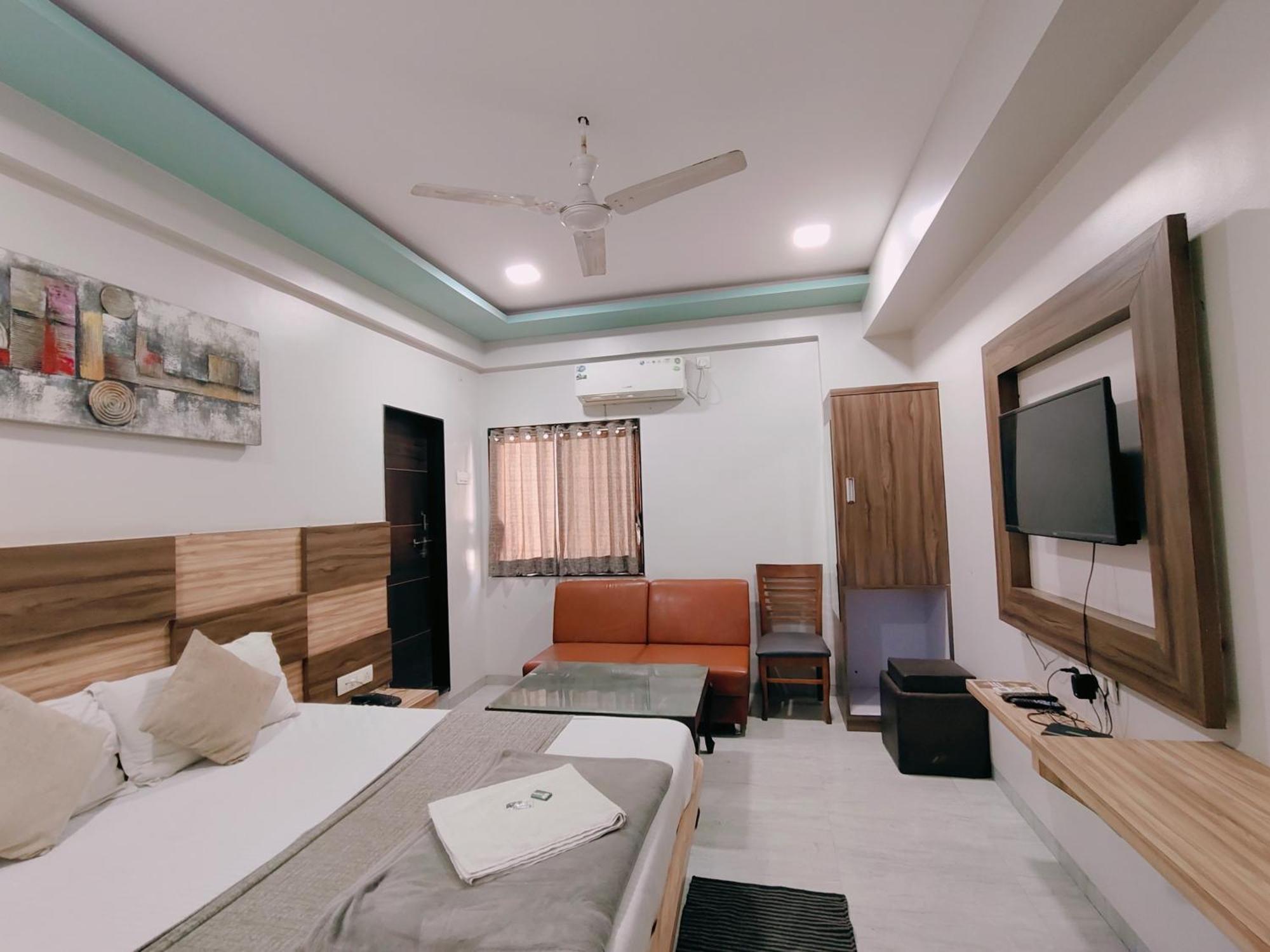 Hotel Pragati Inn Ahmednagar Dış mekan fotoğraf