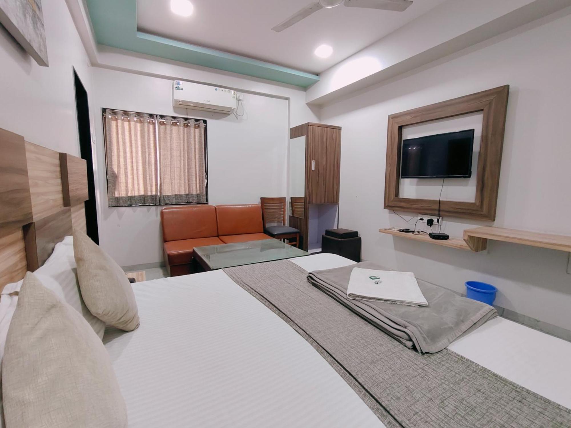 Hotel Pragati Inn Ahmednagar Dış mekan fotoğraf