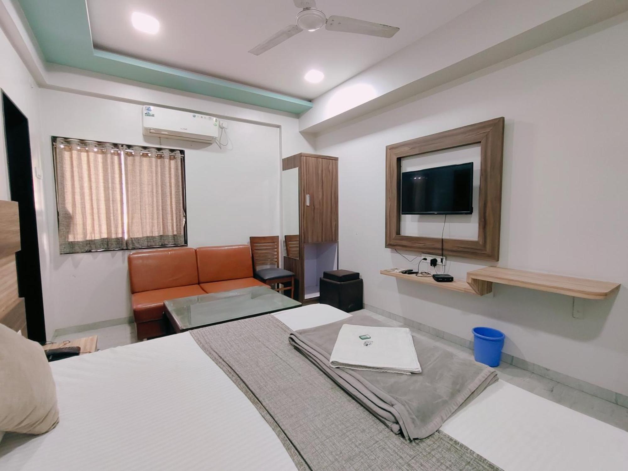 Hotel Pragati Inn Ahmednagar Dış mekan fotoğraf