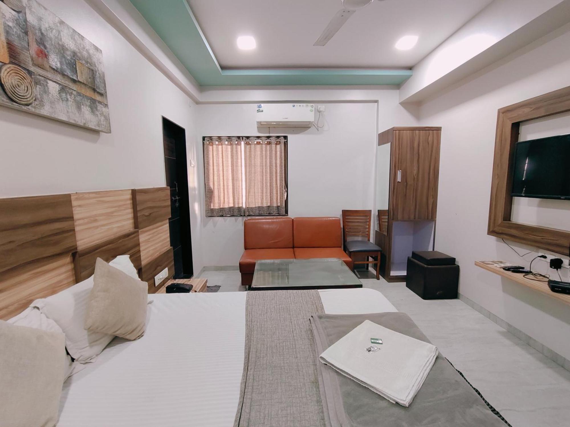 Hotel Pragati Inn Ahmednagar Dış mekan fotoğraf