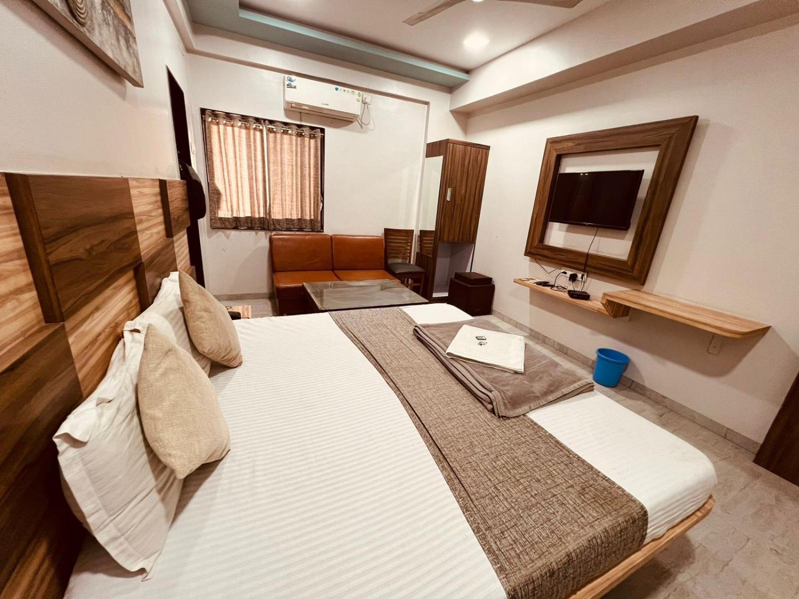 Hotel Pragati Inn Ahmednagar Dış mekan fotoğraf